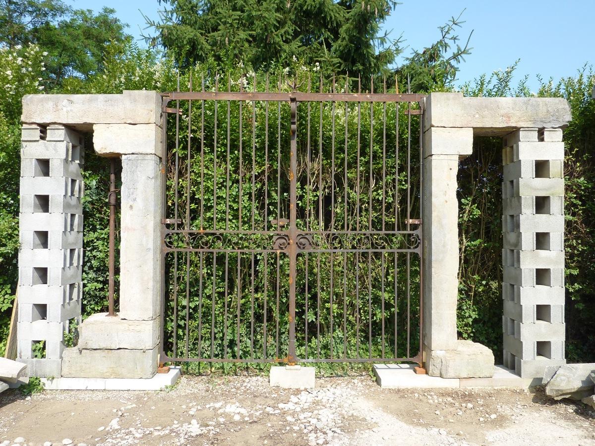 Portail ancien, Piliers en pierre  - Pierre  - XVIIeS.