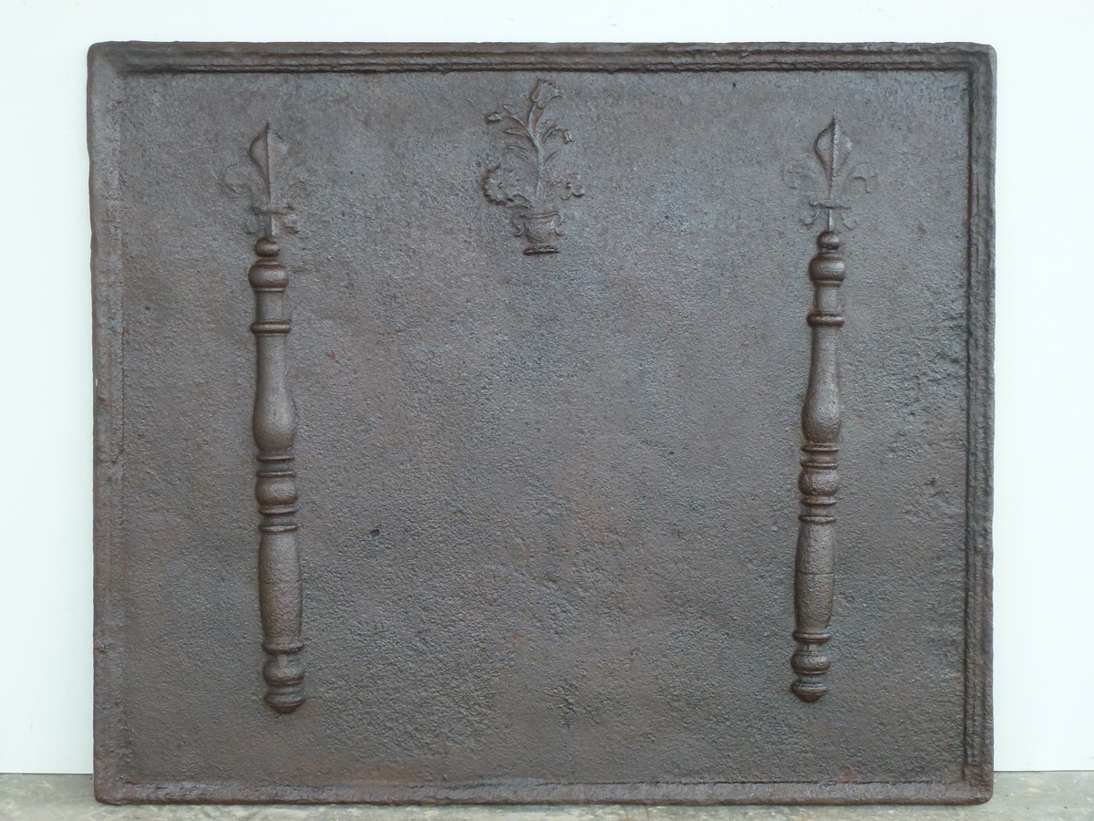 Antique fireback, Cast iron fire-back  - Cast iron - Louis XVI - XVIIIthC.