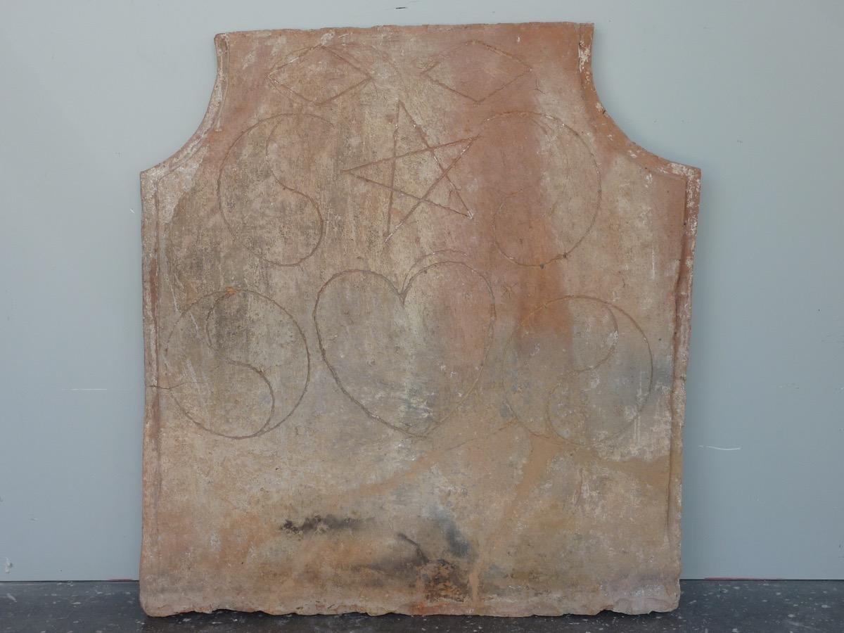 Plaque cheminée ancienne, Contrecoeur ancien  - Terre cuite, Grès - Art populaire - XVIIIe S.