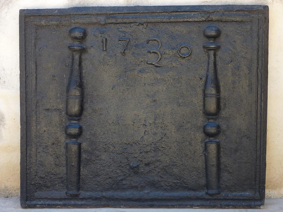 Antique fireback, Cast iron fire-back  - Cast iron  - XVIIIthC.