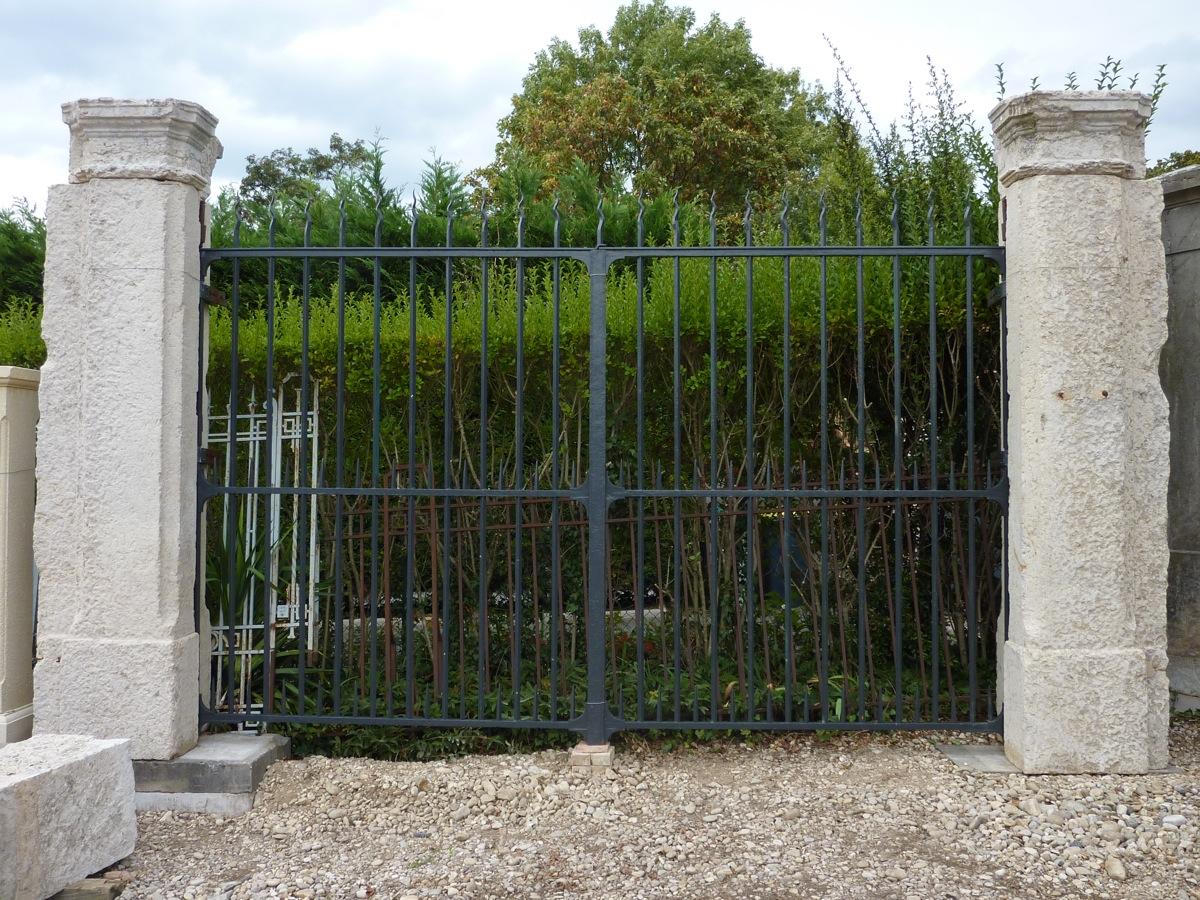 Antique gate, Gatepillar  - Stone - Haussmannien - XIXthC.