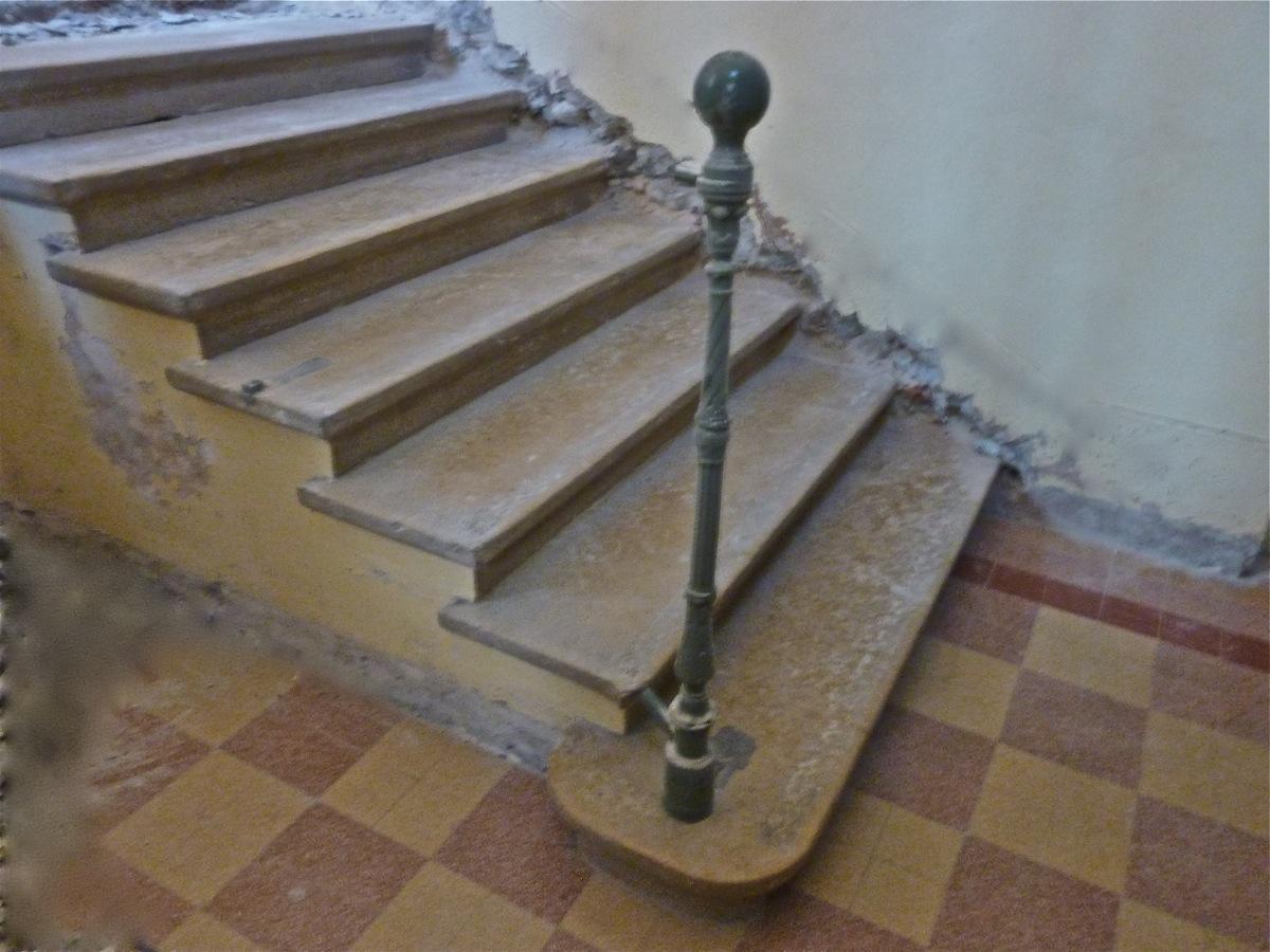 escalier droit ancien
