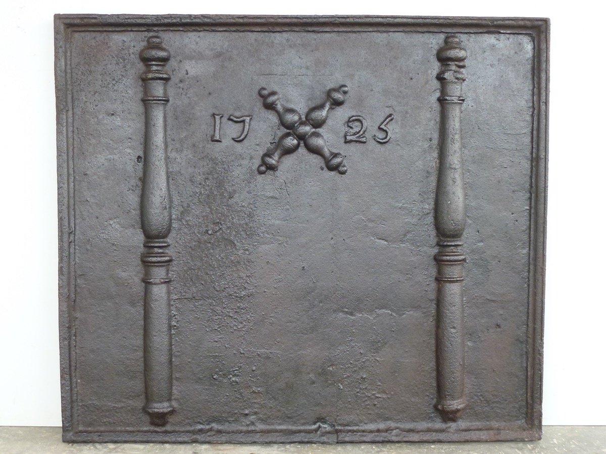 Antique fireback, Cast iron fire-back  - Cast iron - Régence - XVIIIthC.