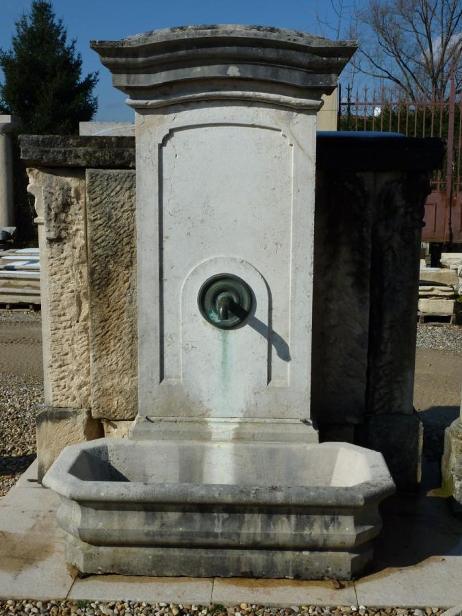 Fontaine en pierre ancienne  - Pierre  - XIXeS.