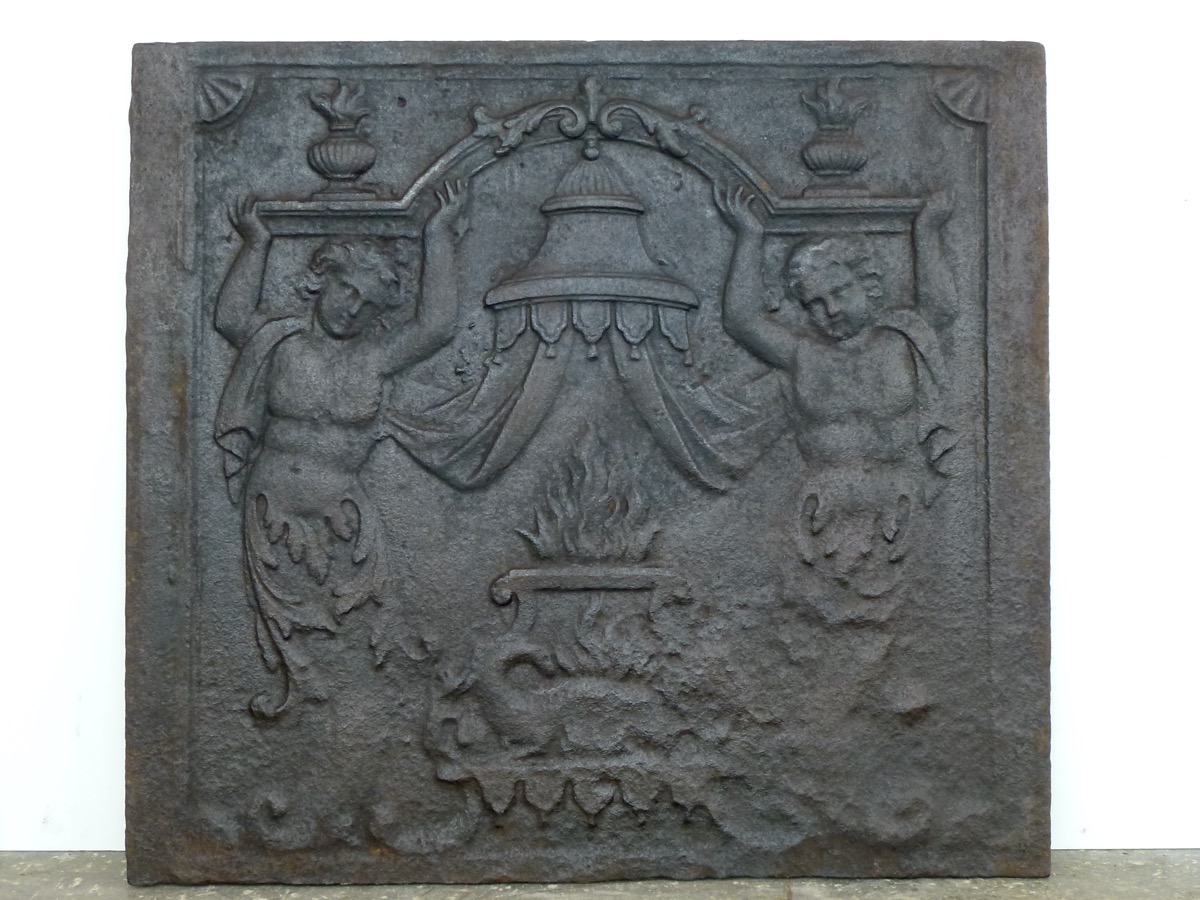 Antique fireback, Cast iron fire-back  - Cast iron - Louis XIV - XVIIIthC.