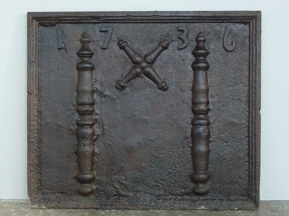 Antique fireback, Cast iron fire-back  - Cast iron - Louis XV - XVIIIth C.