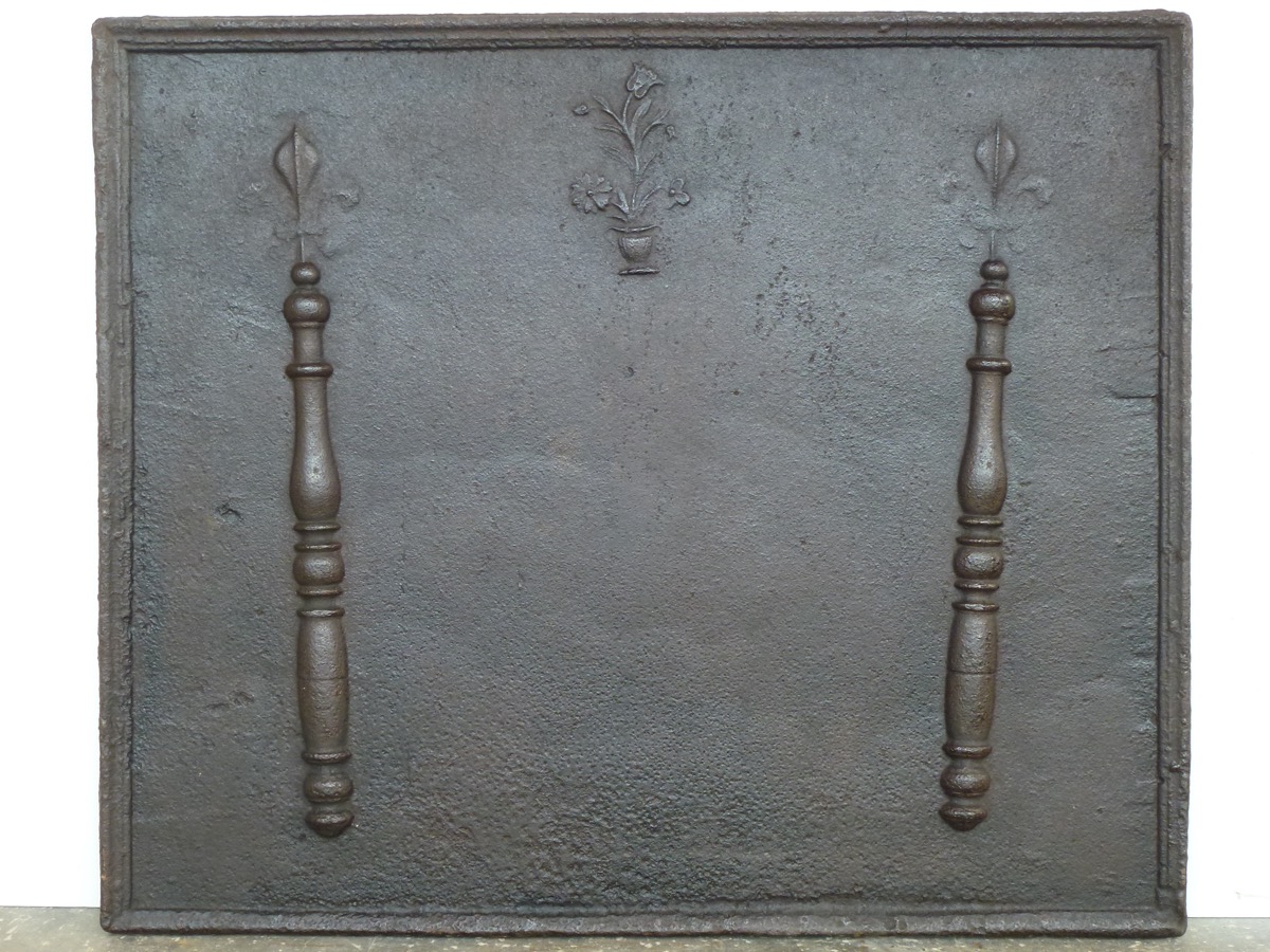 Antique fireback, Cast iron fire-back  - Cast iron - Louis XVI - XVIIIthC.