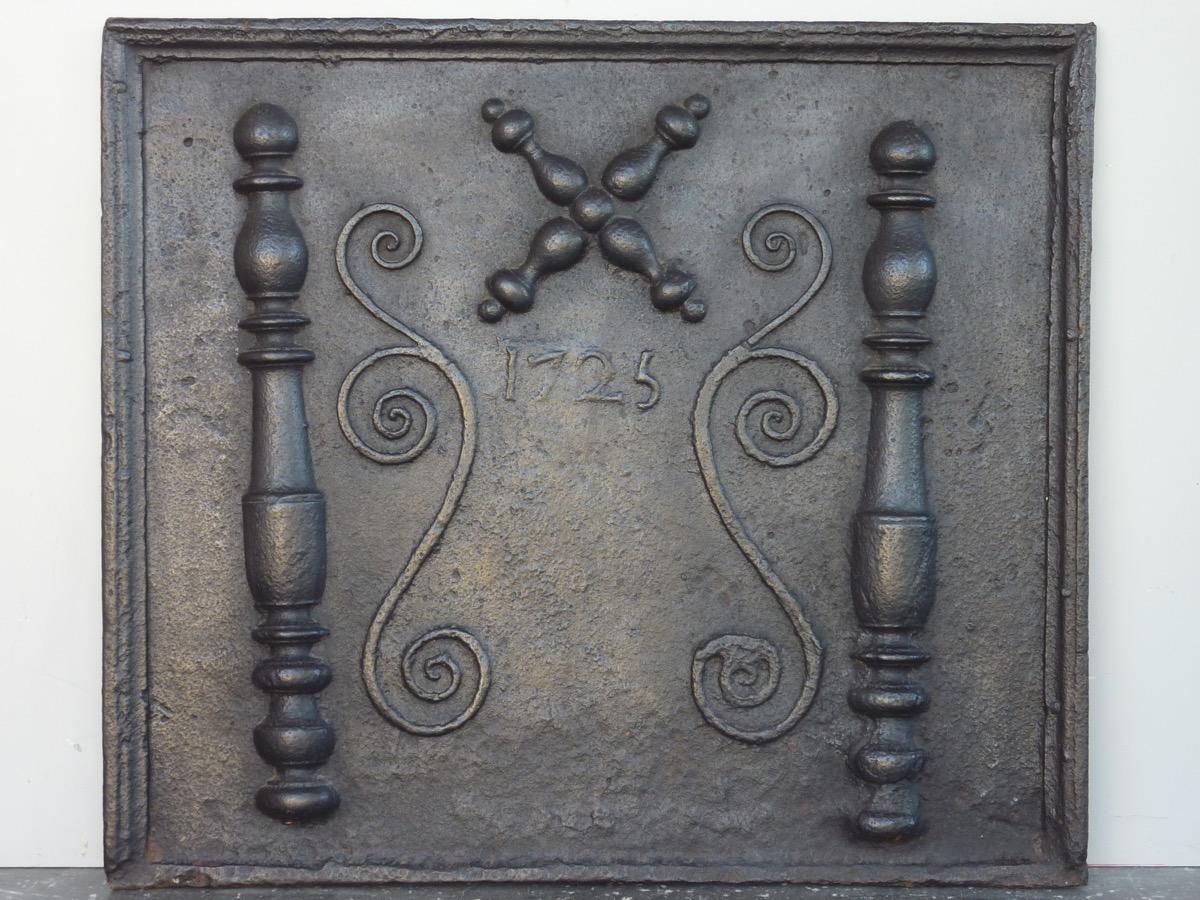 Antique fireback, Cast iron fire-back  - Cast iron - Régence - XVIIIthC.