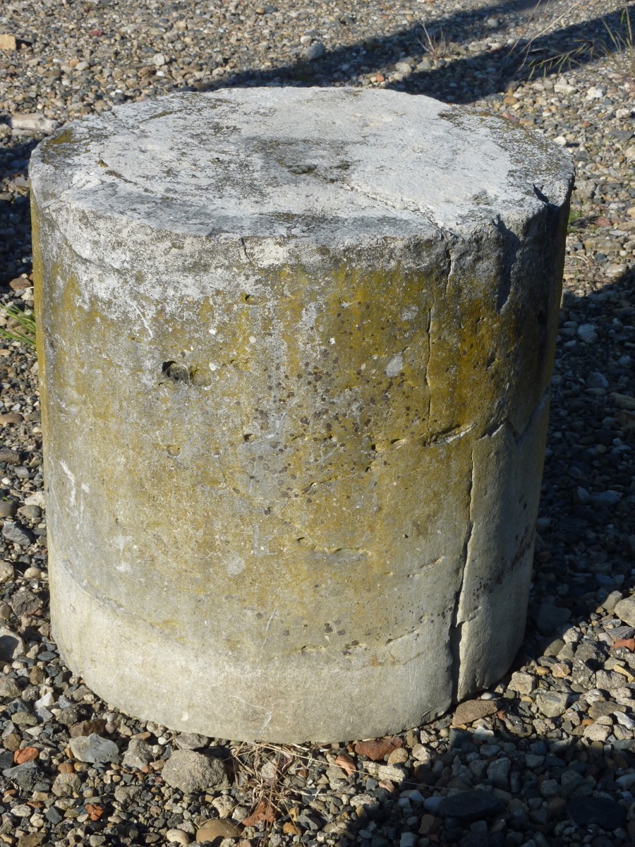 Piédestal en pierre, socle ancien  - Pierre  - XVIII<sup>e</sup> S.